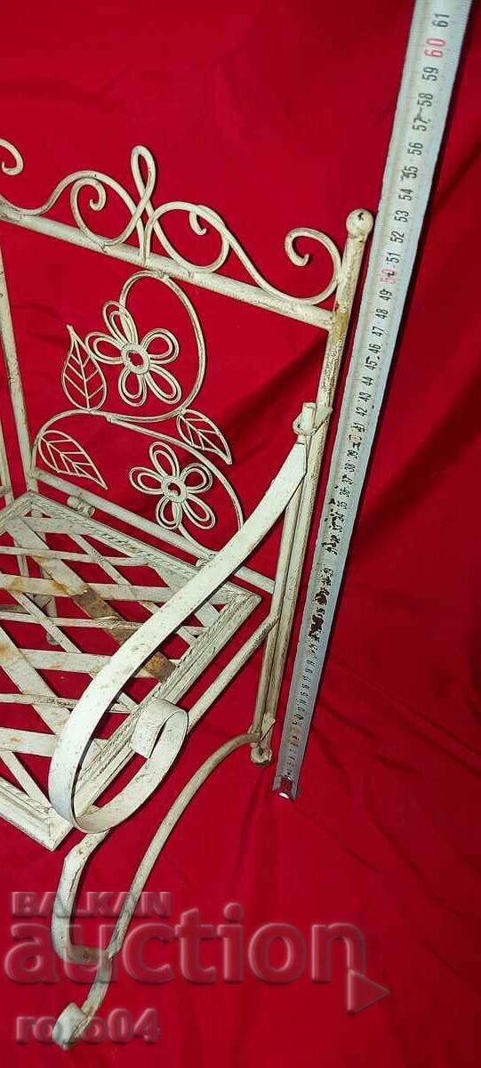 OLD METAL FOLDING CHAIR - 5 OLD METAL FOLDING CHAIR - 5