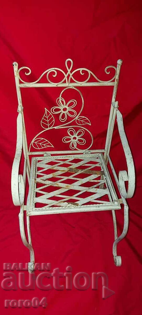 ΠΑΛΙΑ ΜΕΤΑΛΛΙΚΗ ΠΤΥΣΣΟΜΕΝΗ ΚΑΡΕΚΛΑ