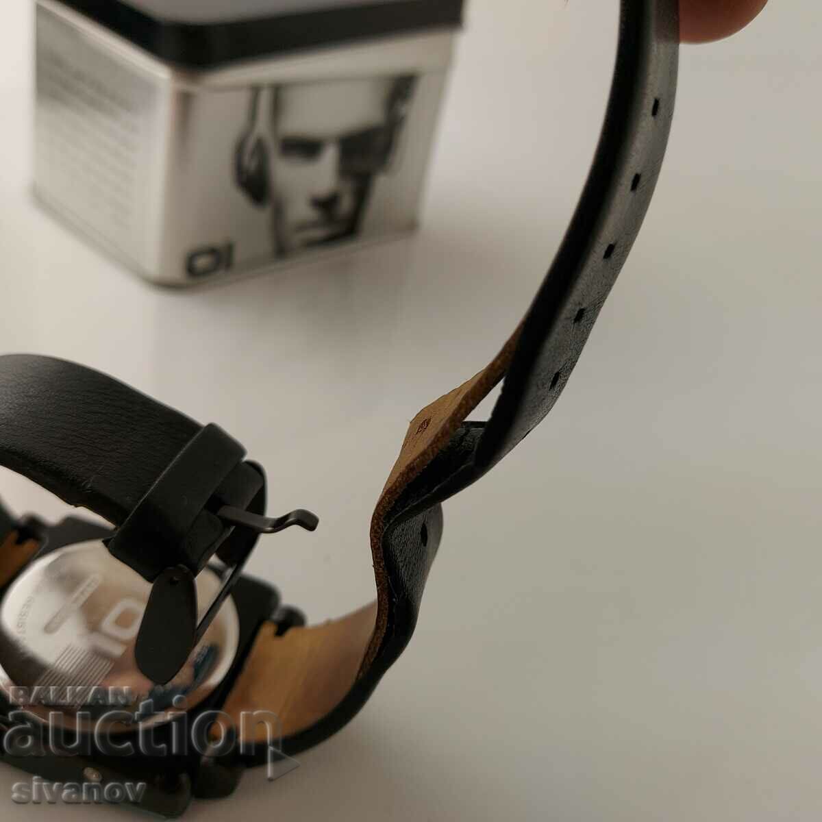 Delivery of OI The One Binary Clock with box #5728 Delivery of OI The One Binary Clock with box #5728