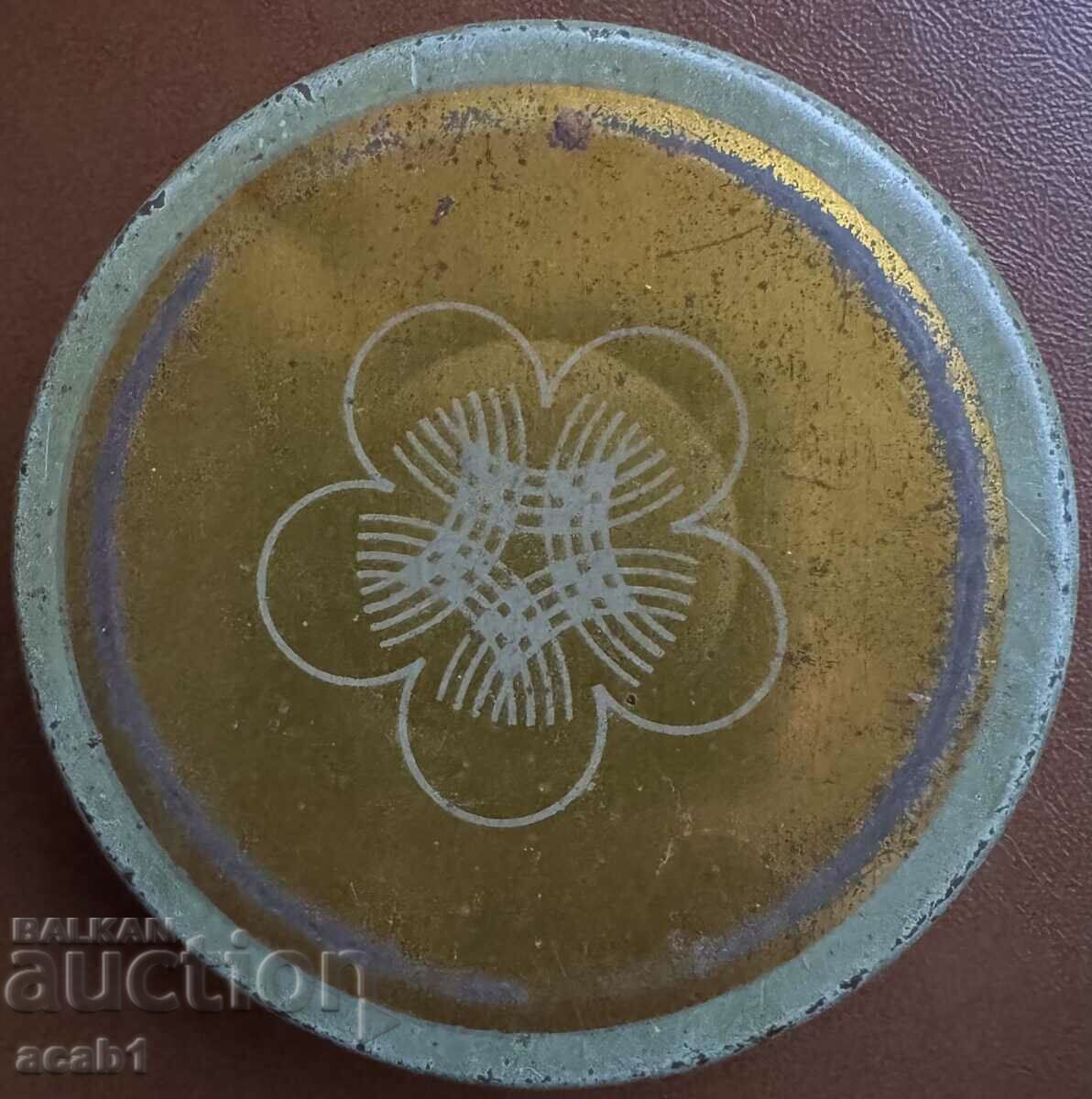 Vintage Metal Box "White Dove" with price 24.99 BGN | € 12.78 Vintage Metal Box "White Dove" with price 24.99 BGN | € 12.78