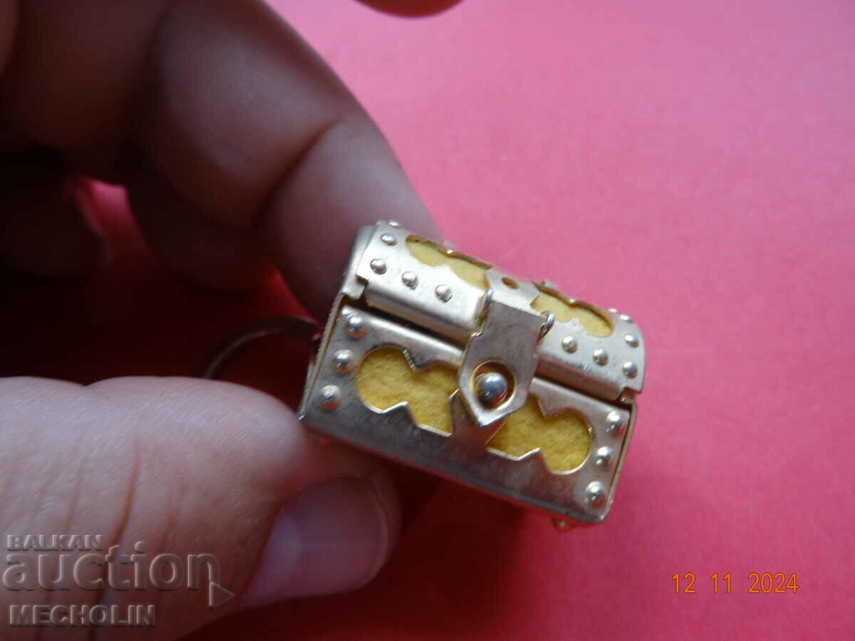 COLLECTOR KEY HOLDER ITALIAN with price 12.00 BGN | € 6.14 COLLECTOR KEY HOLDER ITALIAN with price 12.00 BGN | € 6.14