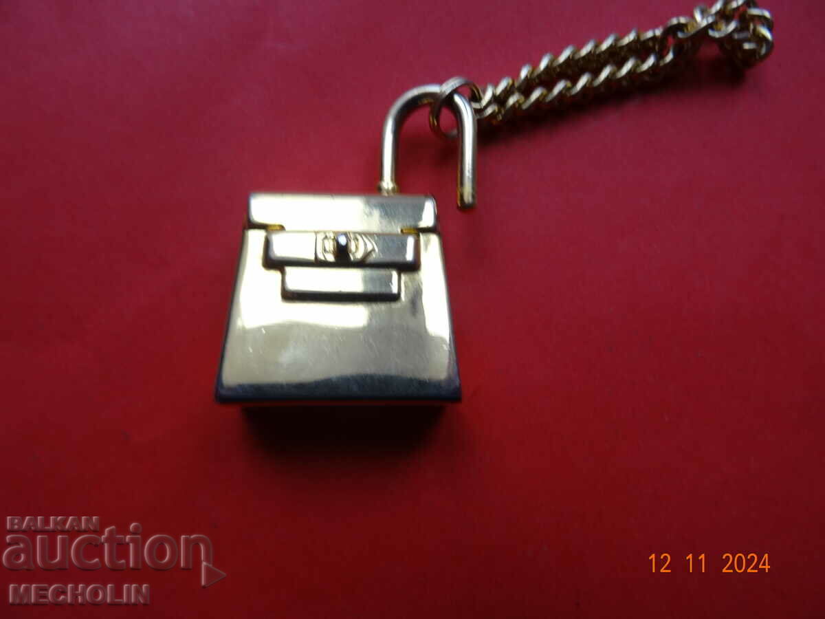 Delivery of COLLECTOR KEY HOLDER ITALIAN 2 Delivery of COLLECTOR KEY HOLDER ITALIAN 2