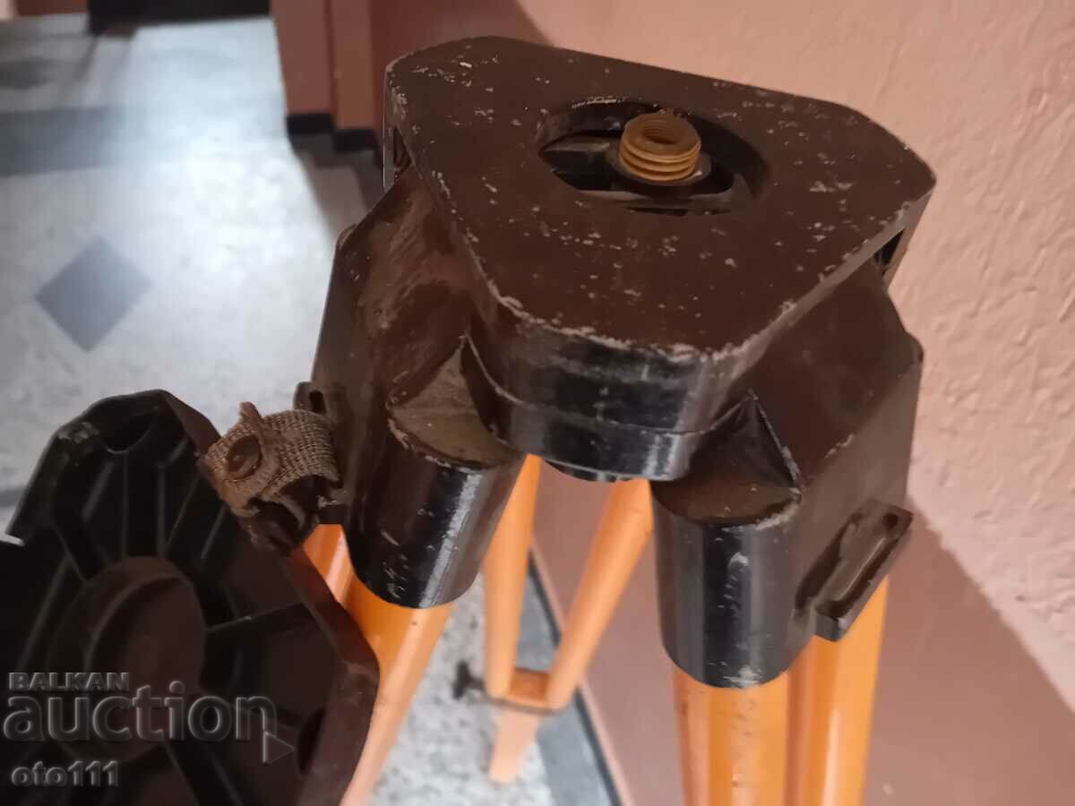 TREPIED, TREPIED, TREPIED cu preț 100.00 BGN | € 51.13