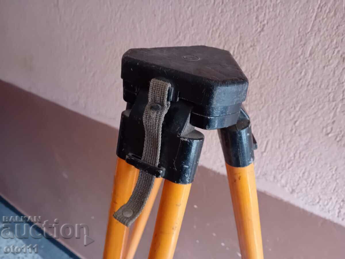 Livrarea TREPIED, TREPIED, TREPIED