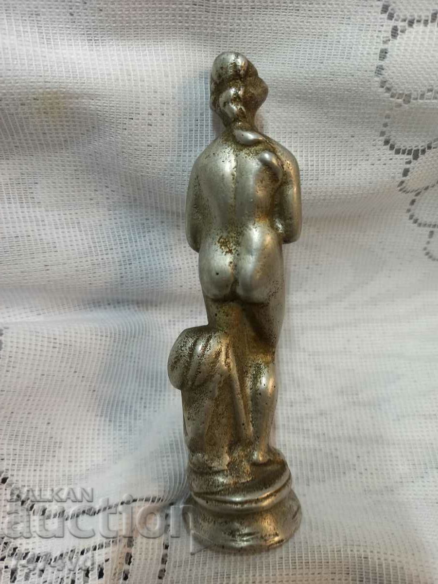 СТАРА АЛУМИНИЕВА ПЛАСТИКА НА ЖЕНА с цена 100.00 лв. | € 51.13 СТАРА АЛУМИНИЕВА ПЛАСТИКА НА ЖЕНА с цена 100.00 лв. | € 51.13