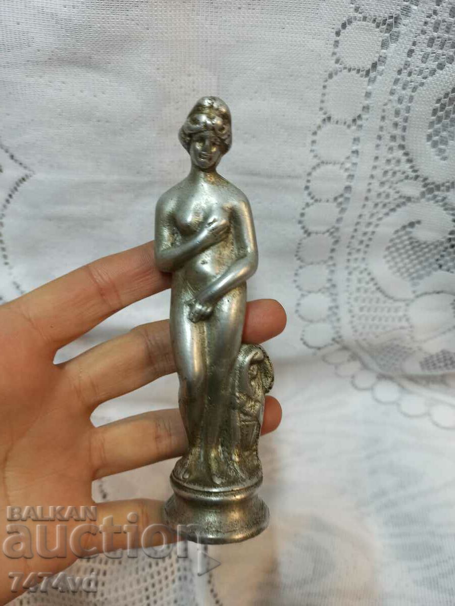 Аукцион СТАРА АЛУМИНИЕВА ПЛАСТИКА НА ЖЕНА Аукцион СТАРА АЛУМИНИЕВА ПЛАСТИКА НА ЖЕНА