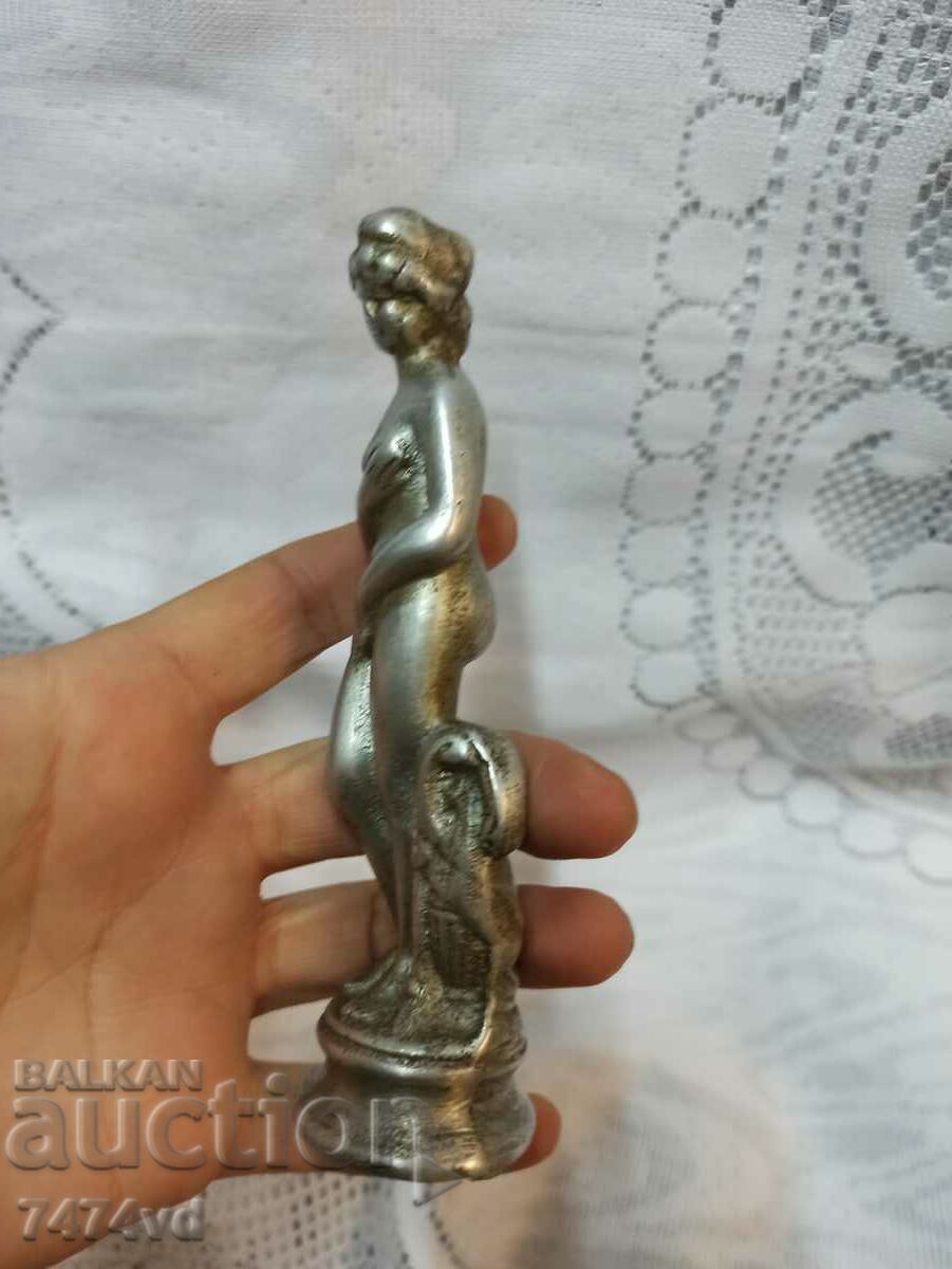 Доставка на СТАРА АЛУМИНИЕВА ПЛАСТИКА НА ЖЕНА Доставка на СТАРА АЛУМИНИЕВА ПЛАСТИКА НА ЖЕНА