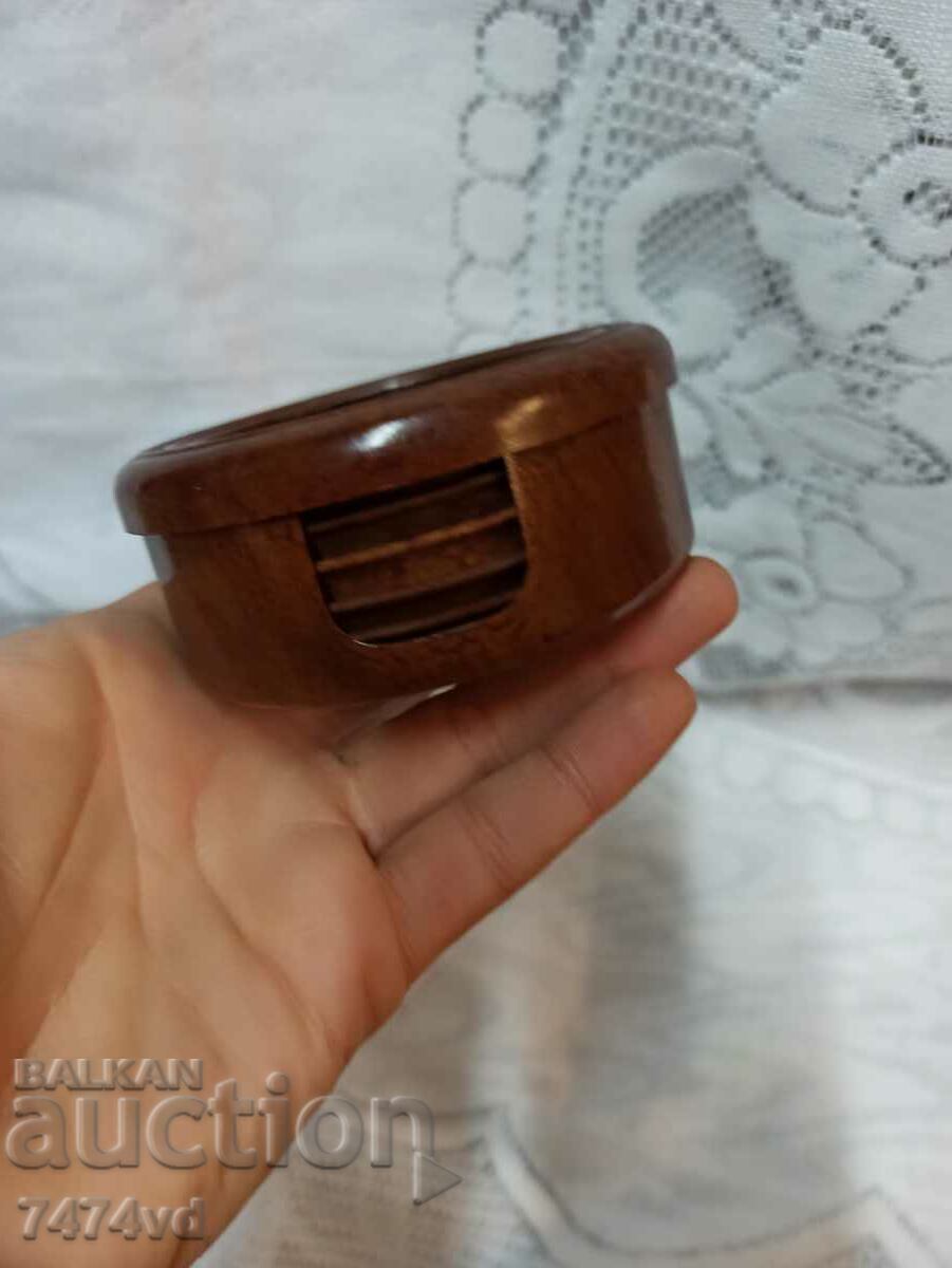 Delivery of OLD BAKELITE CUPS