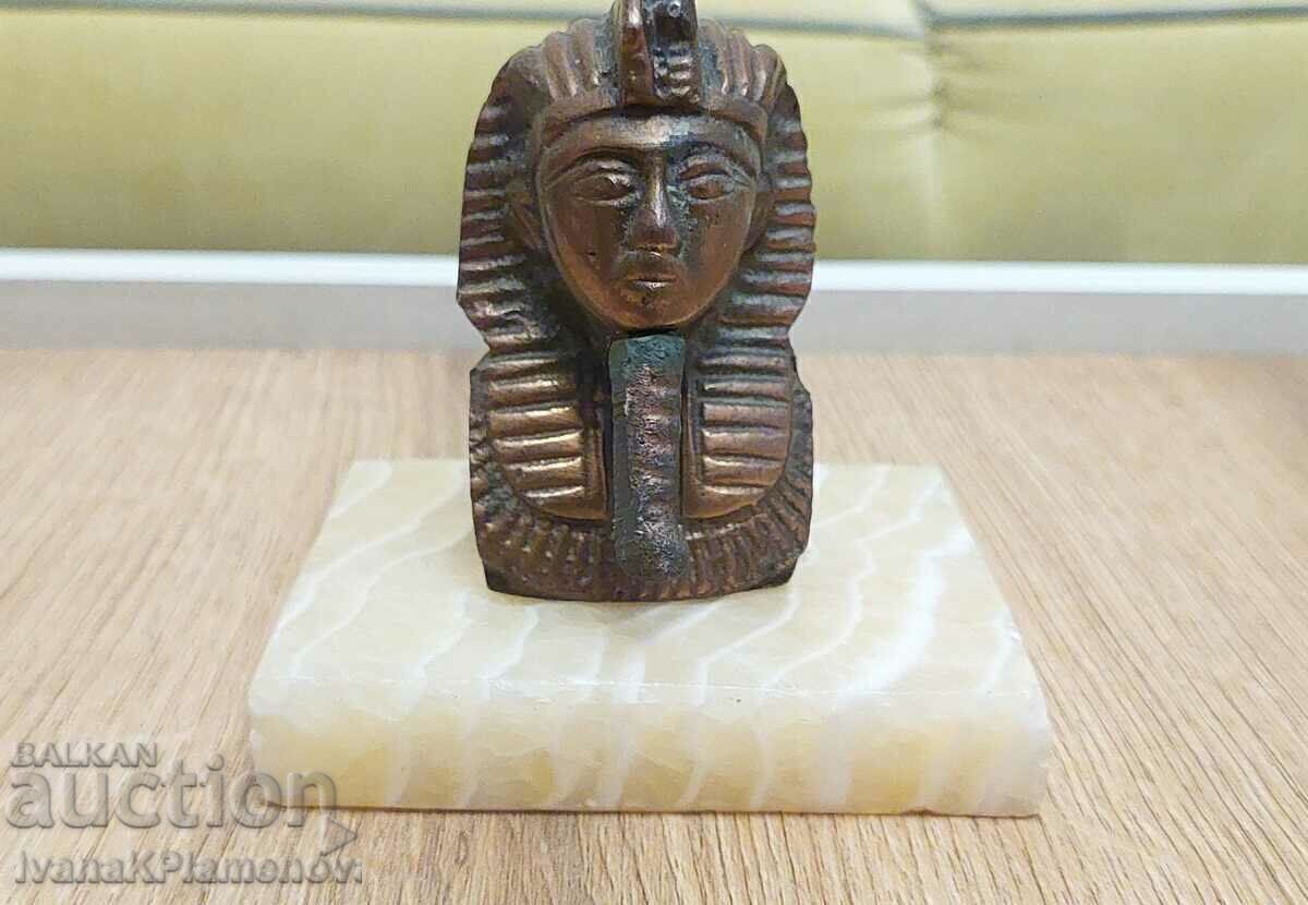 Figurină metalică pe marmură pentru colecționari Figurină metalică pe marmură pentru colecționari