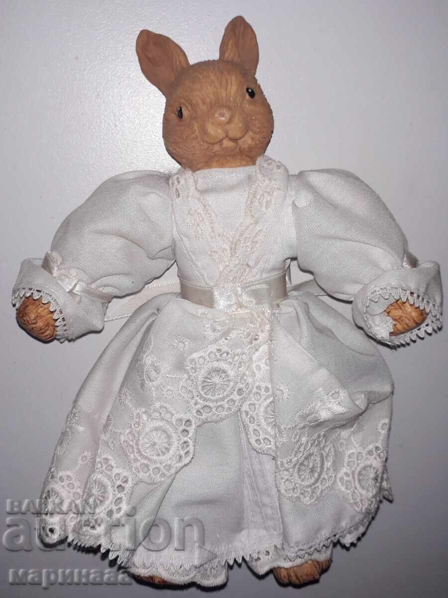 FIGURE. POLYRESIN. TEXTILE - 7