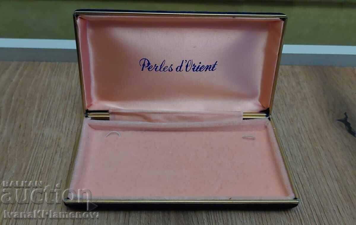 Auction  A jewel box for connoisseurs