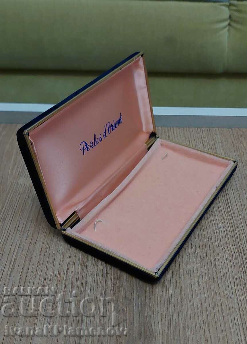 Delivery of A jewel box for connoisseurs