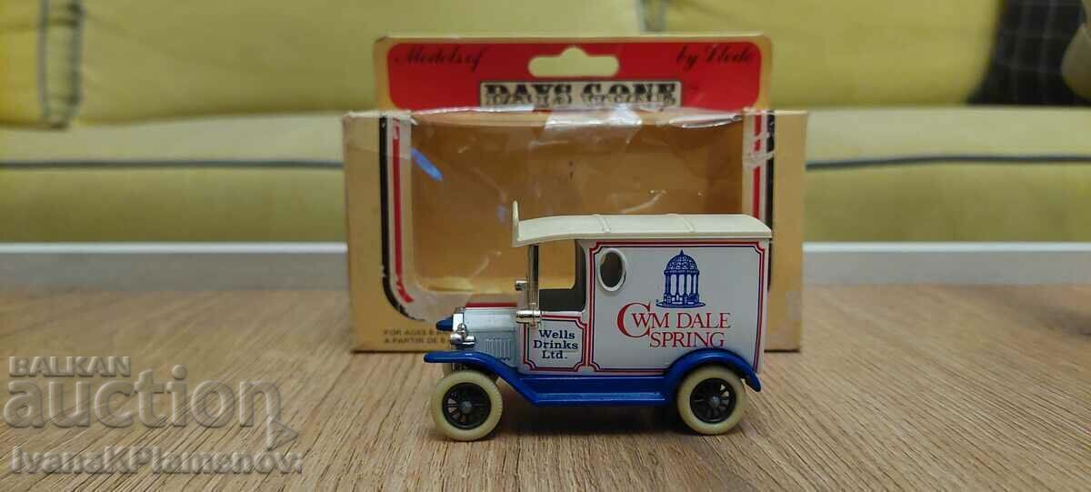 Auction Metal cart for collectors, excellent Auction Metal cart for collectors, excellent