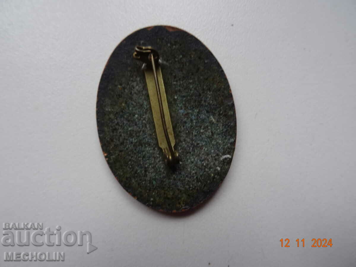 Delivery of ANTIQUE OLD ENAMEL BROOCH