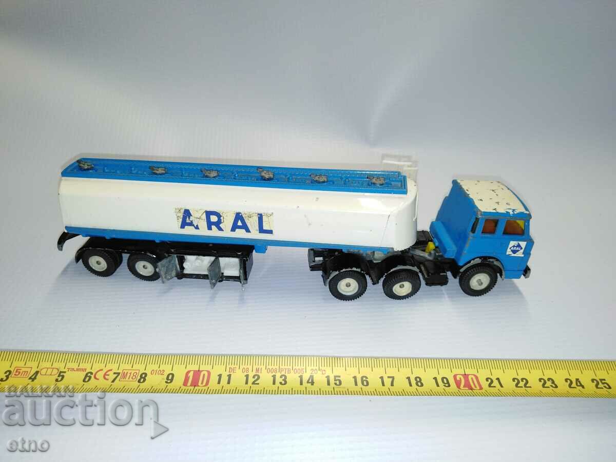 Аукцион Камион цистерна ГЕРМАНИЯ , метална играчка, ИГРАЧКИ,