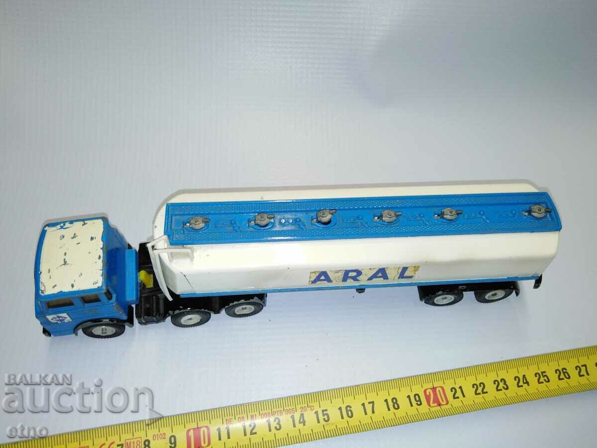 Камион цистерна ГЕРМАНИЯ , метална играчка, ИГРАЧКИ, - 5