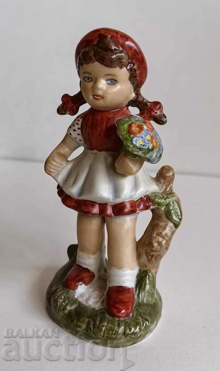 .PORCELAIN FIGURE THE RED RIDING RIDING STATUETTE MARKED - 5 .PORCELAIN FIGURE THE RED RIDING RIDING STATUETTE MARKED - 5