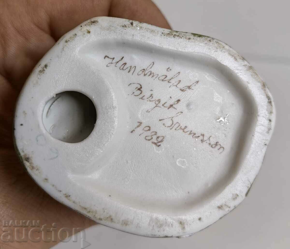 .PORCELAIN FIGURE THE RED RIDING RIDING STATUETTE MARKED - 7 .PORCELAIN FIGURE THE RED RIDING RIDING STATUETTE MARKED - 7