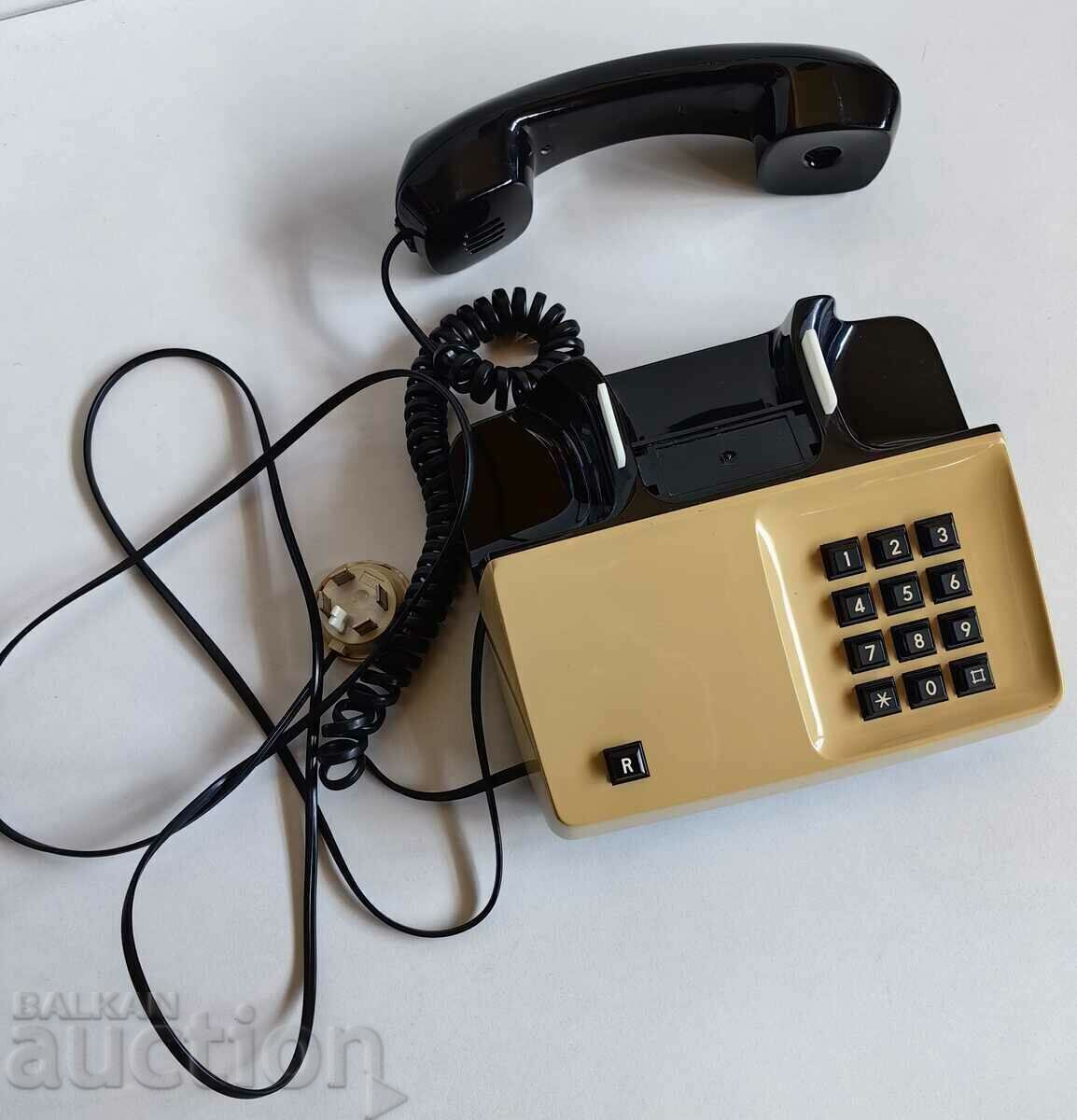 .IN PERFECT CONDITION OLD PHONE WITH BUTTONS .IN PERFECT CONDITION OLD PHONE WITH BUTTONS