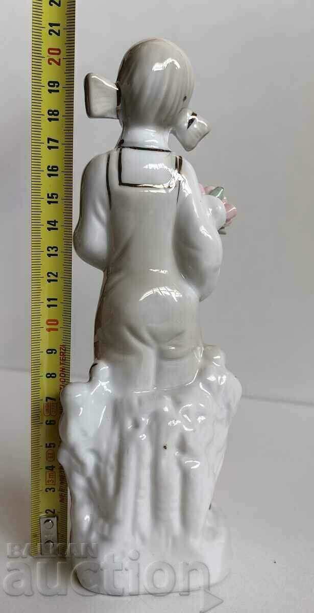 Auction GIRL WITH BIRD CHICKEN PERFECT PORCELAIN FIGURE STATUETTE Auction GIRL WITH BIRD CHICKEN PERFECT PORCELAIN FIGURE STATUETTE