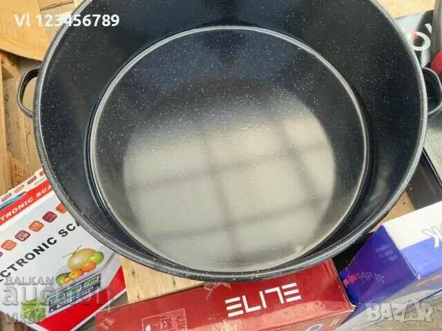 Round enameled baking tray with handles f 40 cm with price 49.50 BGN | € 25.31 Round enameled baking tray with handles f 40 cm with price 49.50 BGN | € 25.31