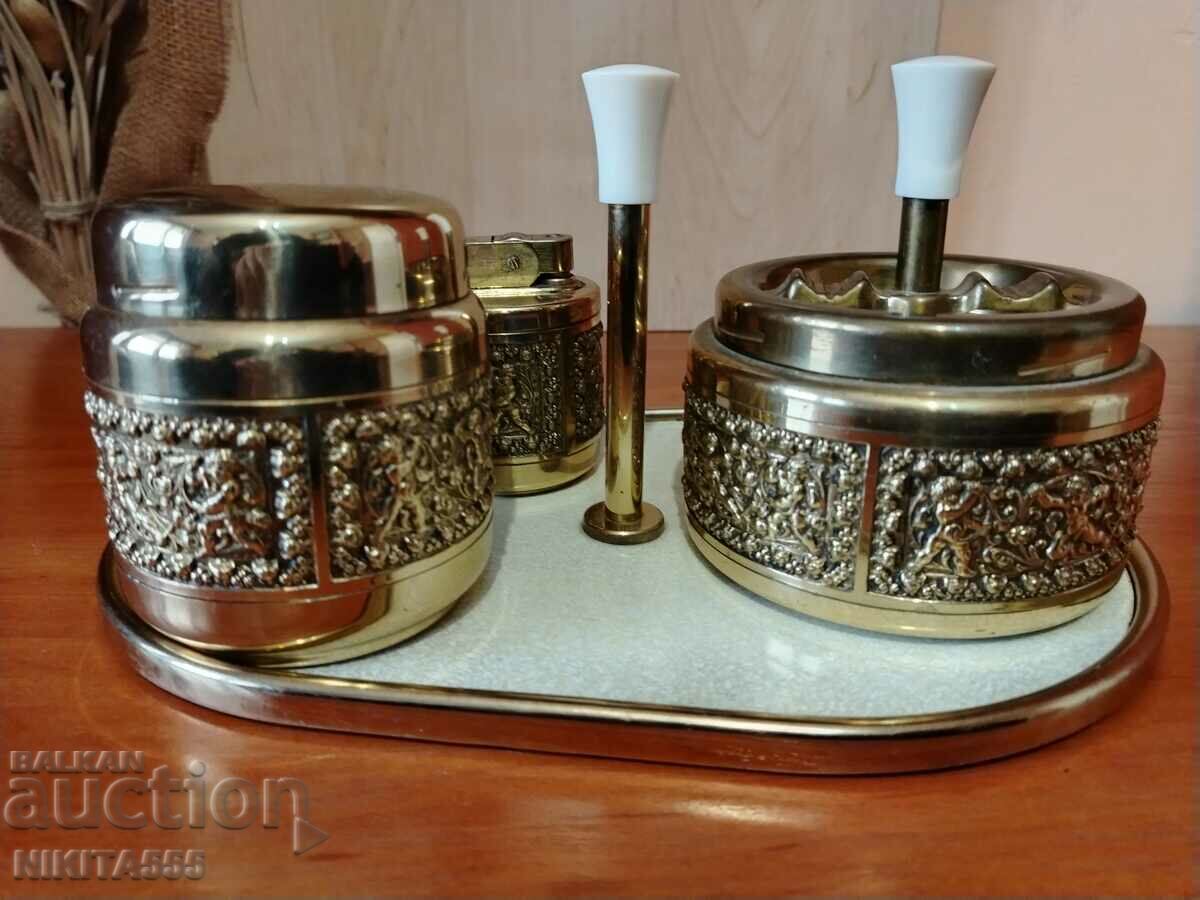 Παράδοση Ένα σπάνιο σετ καπνιστών Putti από την Erhard & Sons από τη Γερμανία Παράδοση Ένα σπάνιο σετ καπνιστών Putti από την Erhard & Sons από τη Γερμανία