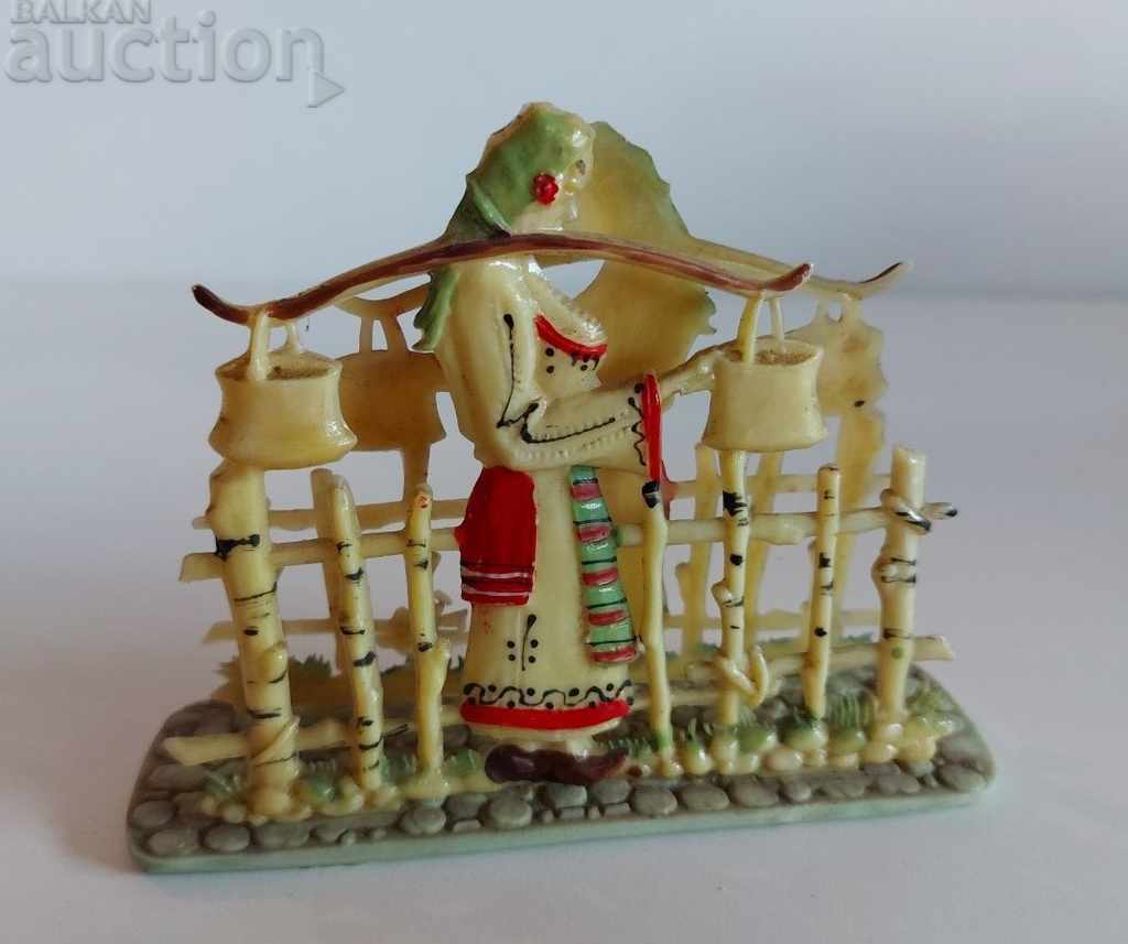 Auction , SOC ETHNO PLASTIC NAPKIN WEARING PENNY PENNY Auction , SOC ETHNO PLASTIC NAPKIN WEARING PENNY PENNY