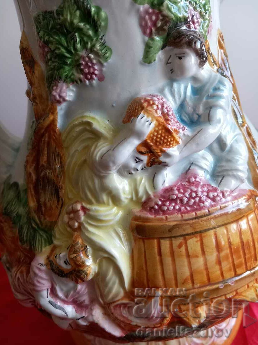 Capodimonte Capodimonte, τεράστια ανάγλυφη κανάτα πορσελάνης με τιμή € 65.00 | 127.13 BGN