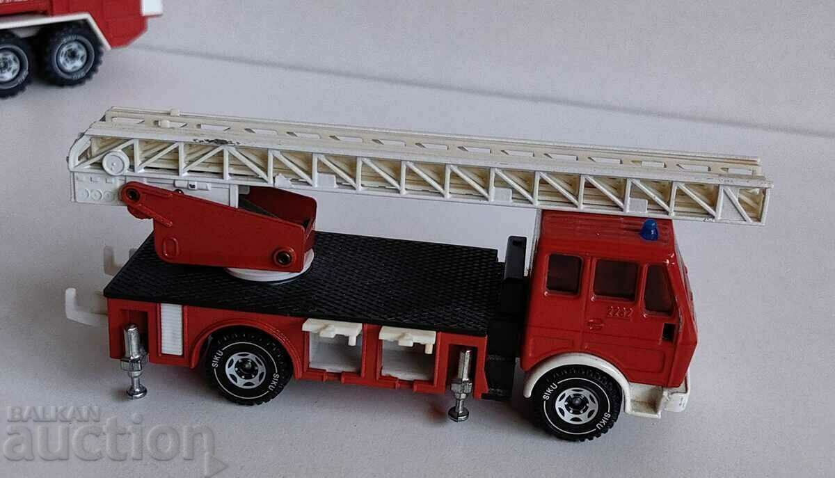 . IRON UNUSED WEST GERMANY FIRE ENGINE - 5 . IRON UNUSED WEST GERMANY FIRE ENGINE - 5