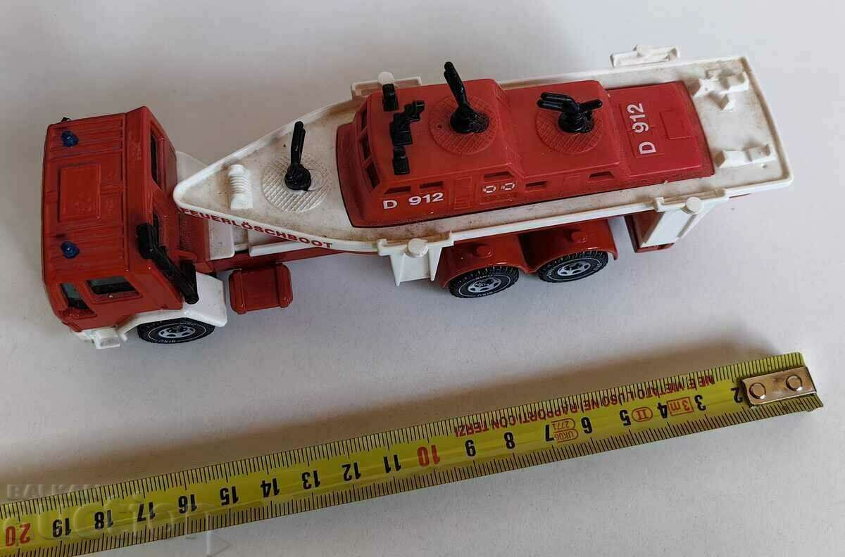 FORD TOWER BOAT CAMION MARE DE POMPIERI FER NEUTILIZAT cu preț 45.00 BGN | € 23.01 FORD TOWER BOAT CAMION MARE DE POMPIERI FER NEUTILIZAT cu preț 45.00 BGN | € 23.01