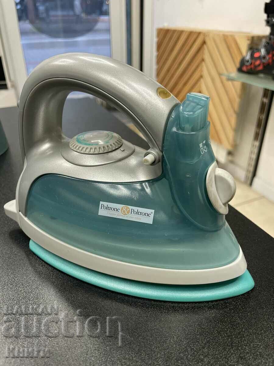 Mini fier de călcat Poltrone & Poltrone cu preț 50.00 BGN | € 25.56 Mini fier de călcat Poltrone & Poltrone cu preț 50.00 BGN | € 25.56