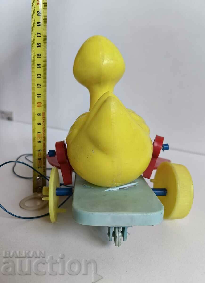Auction .PLASTIC DRAG DUCK SOC CHILDREN'S TOY Auction .PLASTIC DRAG DUCK SOC CHILDREN'S TOY