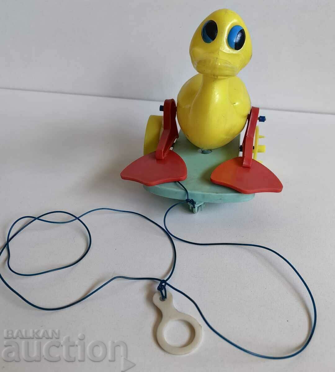 .PLASTIC DRAG DUCK SOC CHILDREN'S TOY - 6 .PLASTIC DRAG DUCK SOC CHILDREN'S TOY - 6