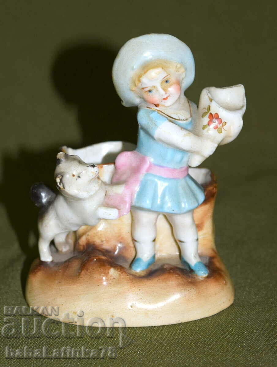 A beautiful little porcelain figurine