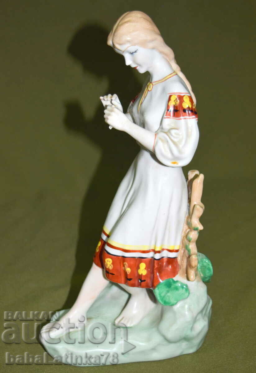 Interesting large figurine of a young girl