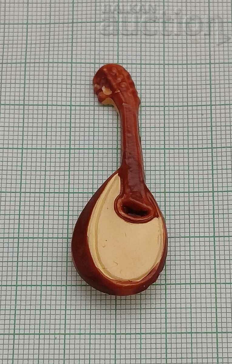 BĂTRÂNĂ MANDOLINĂ