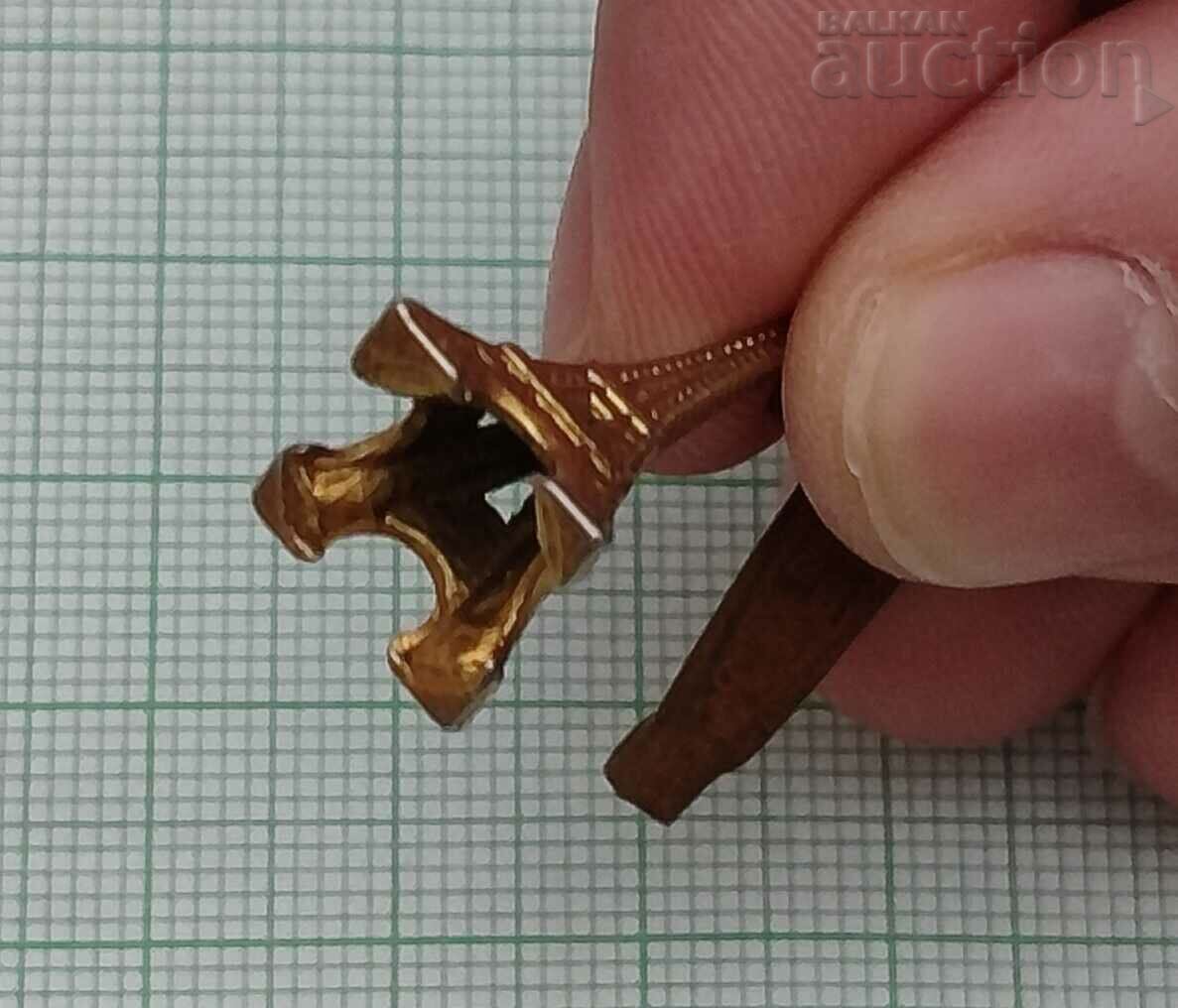 Delivery of PARIS EIFFEL TOWER SOUVENIR Delivery of PARIS EIFFEL TOWER SOUVENIR