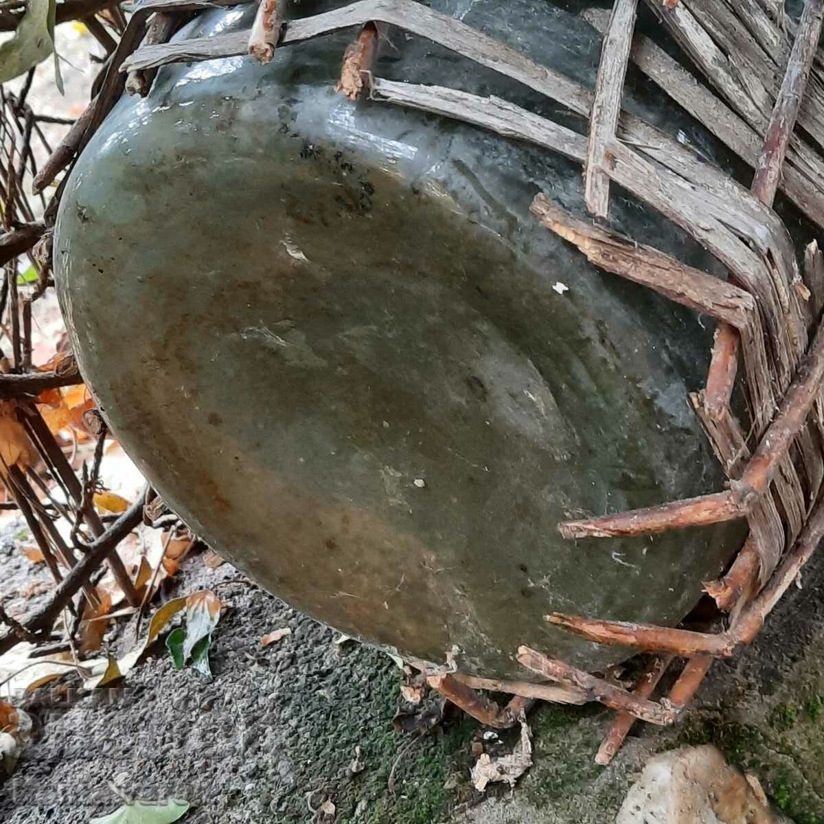 Auction Old knitted damazana 5 liters. Auction Old knitted damazana 5 liters.