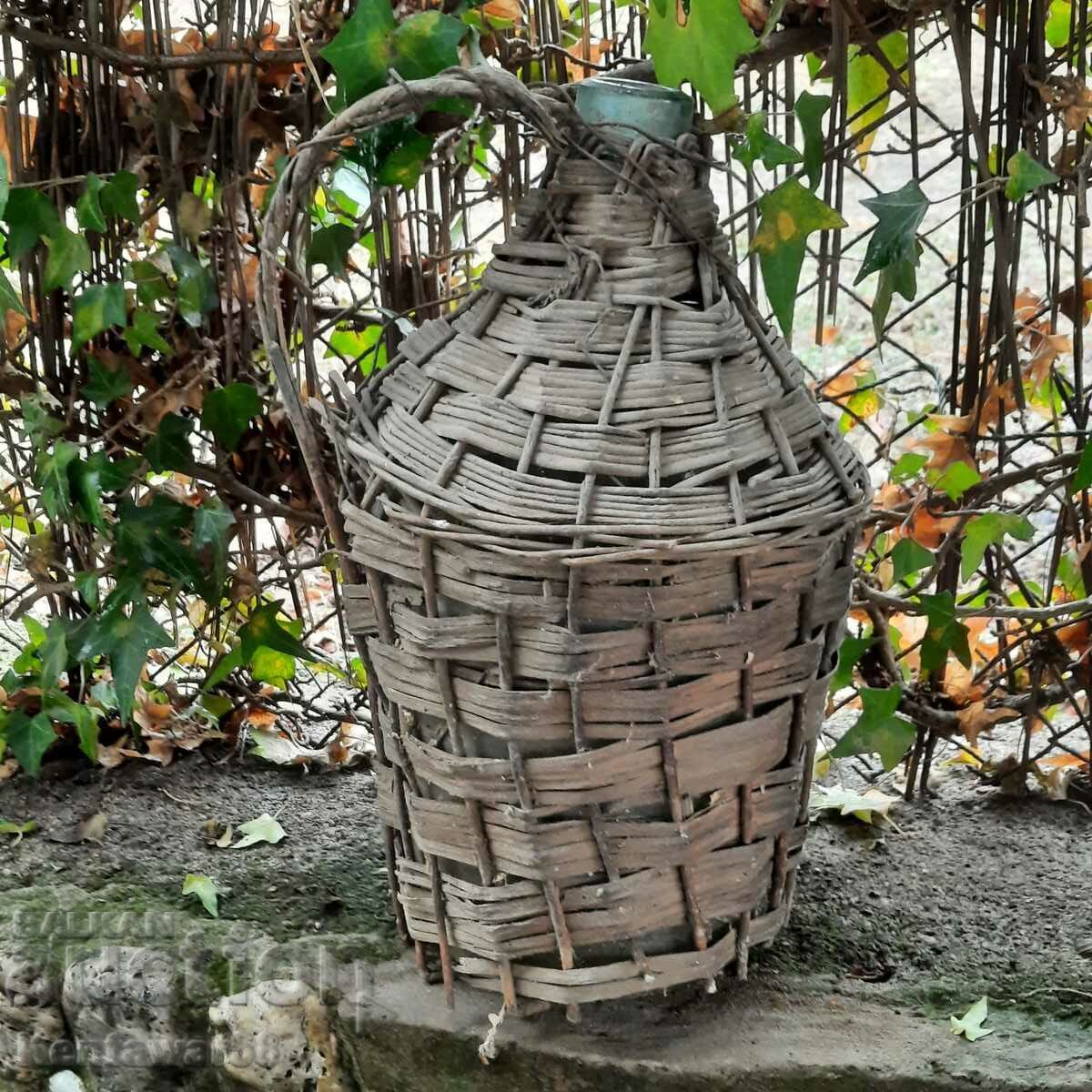 Old knitted damazana 5 liters. Old knitted damazana 5 liters.