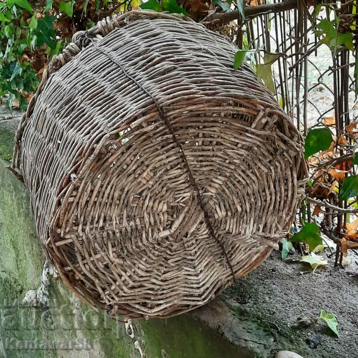 Auction  Old wicker basket.