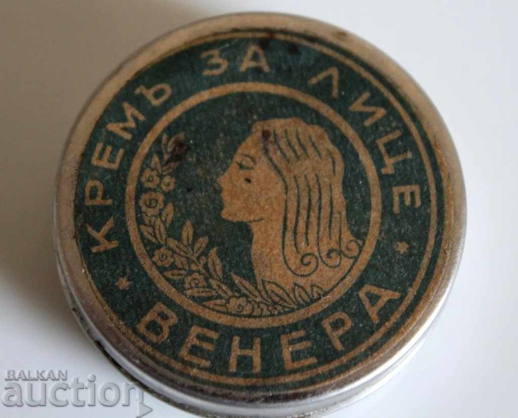 Аукцион .ЦАРСКА ЛАМАРИНЕНА КУТИЯ КРЕМ ЗА ЛИЦЕ ВЕНЕРА ПЪЛНА МЕТАЛНА Аукцион .ЦАРСКА ЛАМАРИНЕНА КУТИЯ КРЕМ ЗА ЛИЦЕ ВЕНЕРА ПЪЛНА МЕТАЛНА