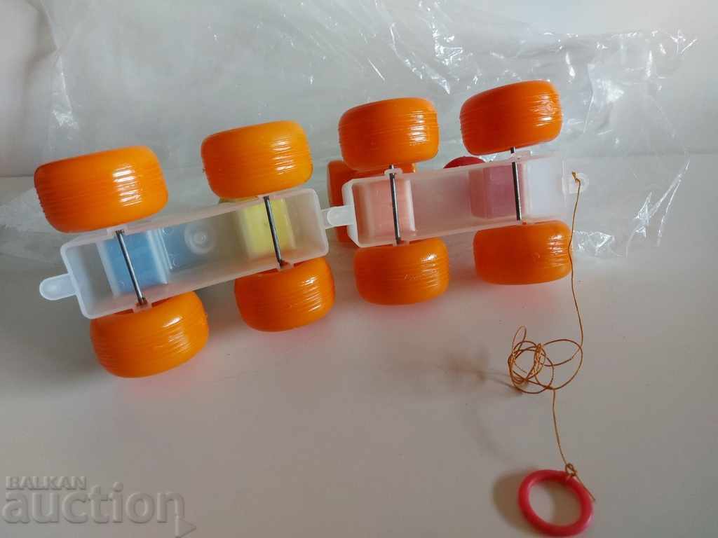 . SOC CHILDREN'S PLASTIC PULL TRAIN TOY - 5 . SOC CHILDREN'S PLASTIC PULL TRAIN TOY - 5