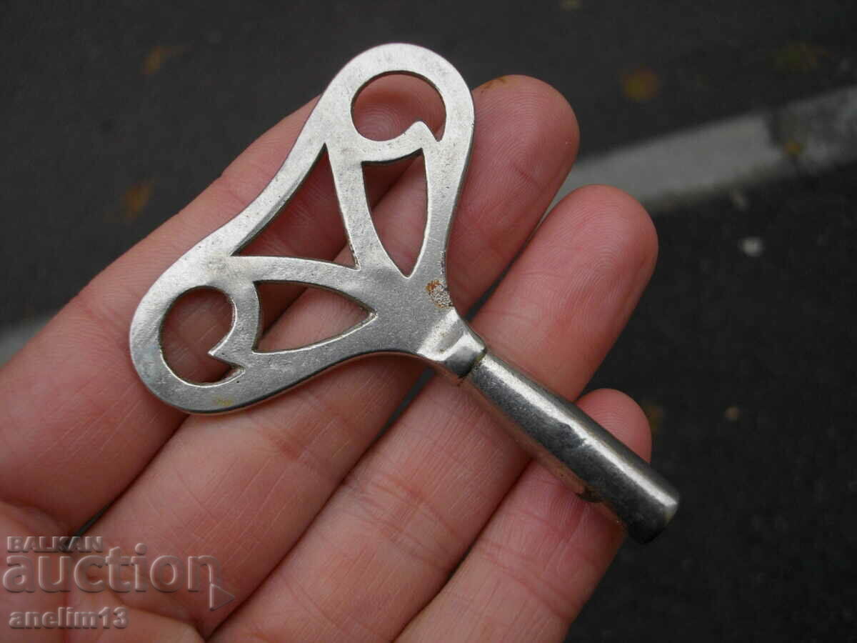 CHEIE VECHE DE PERETE SAU CHEIE DE CEAS DE SEMIN cu preț 35.00 BGN | € 17.90