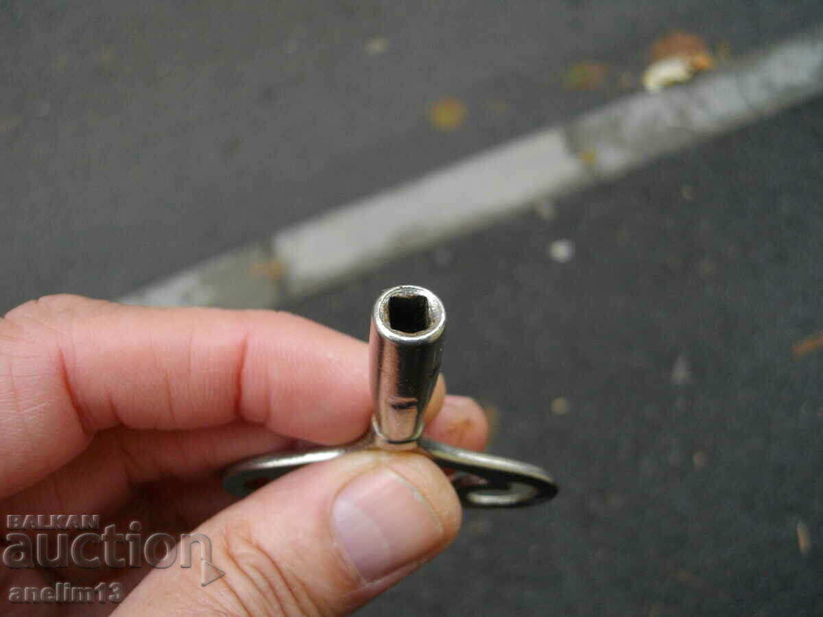 Δημοπρασία ΠΑΛΙΟ ΚΛΕΙΔΙ ΤΟΙΧΟΥ Ή ΚΛΕΙΔΙ ΡΟΛΟΓΙΟΥ ΤΖΑΚΙΟΥ Δημοπρασία ΠΑΛΙΟ ΚΛΕΙΔΙ ΤΟΙΧΟΥ Ή ΚΛΕΙΔΙ ΡΟΛΟΓΙΟΥ ΤΖΑΚΙΟΥ