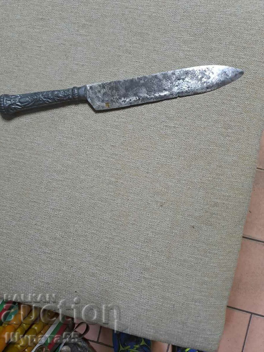 Un cuțit vechi. Lama 18 cm. 28 cm. cu preț 50.00 BGN | € 25.56