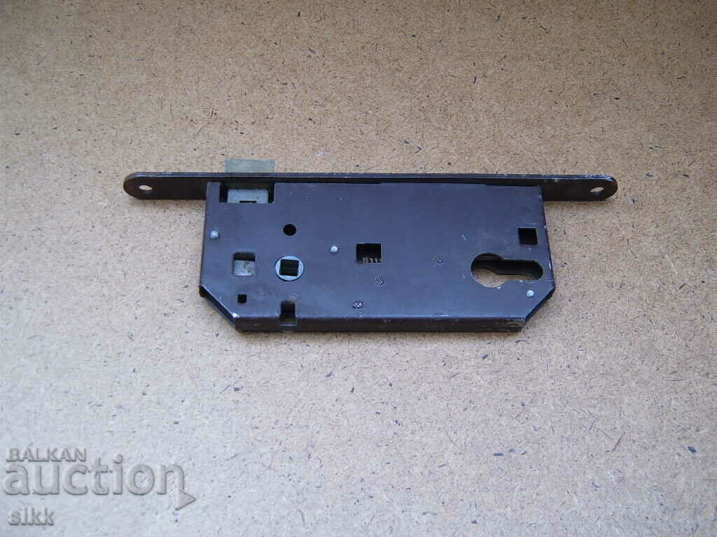 Door lock with price 5.00 BGN | € 2.56 Door lock with price 5.00 BGN | € 2.56