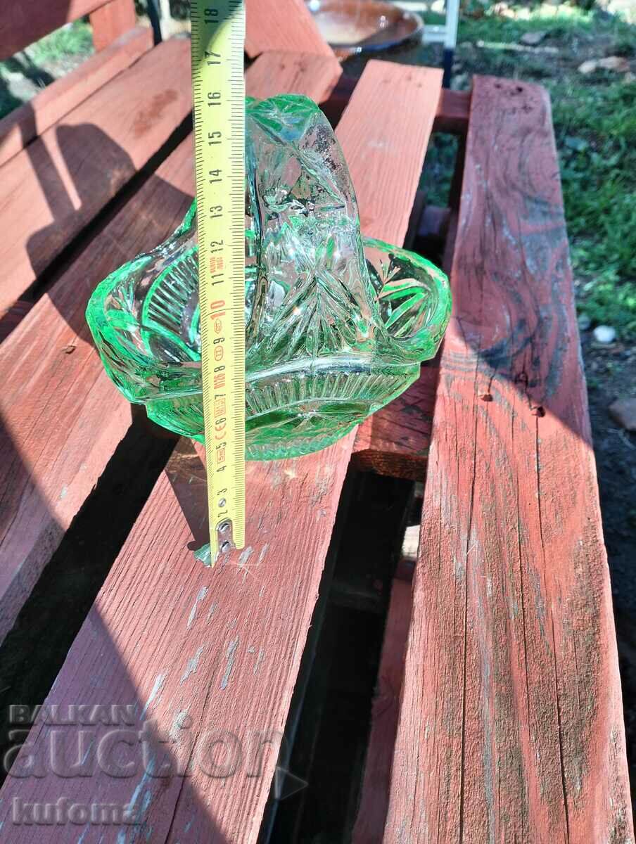 Cutie cu bomboane de cristal în formă de coș cu preț 29.99 BGN | € 15.33 Cutie cu bomboane de cristal în formă de coș cu preț 29.99 BGN | € 15.33