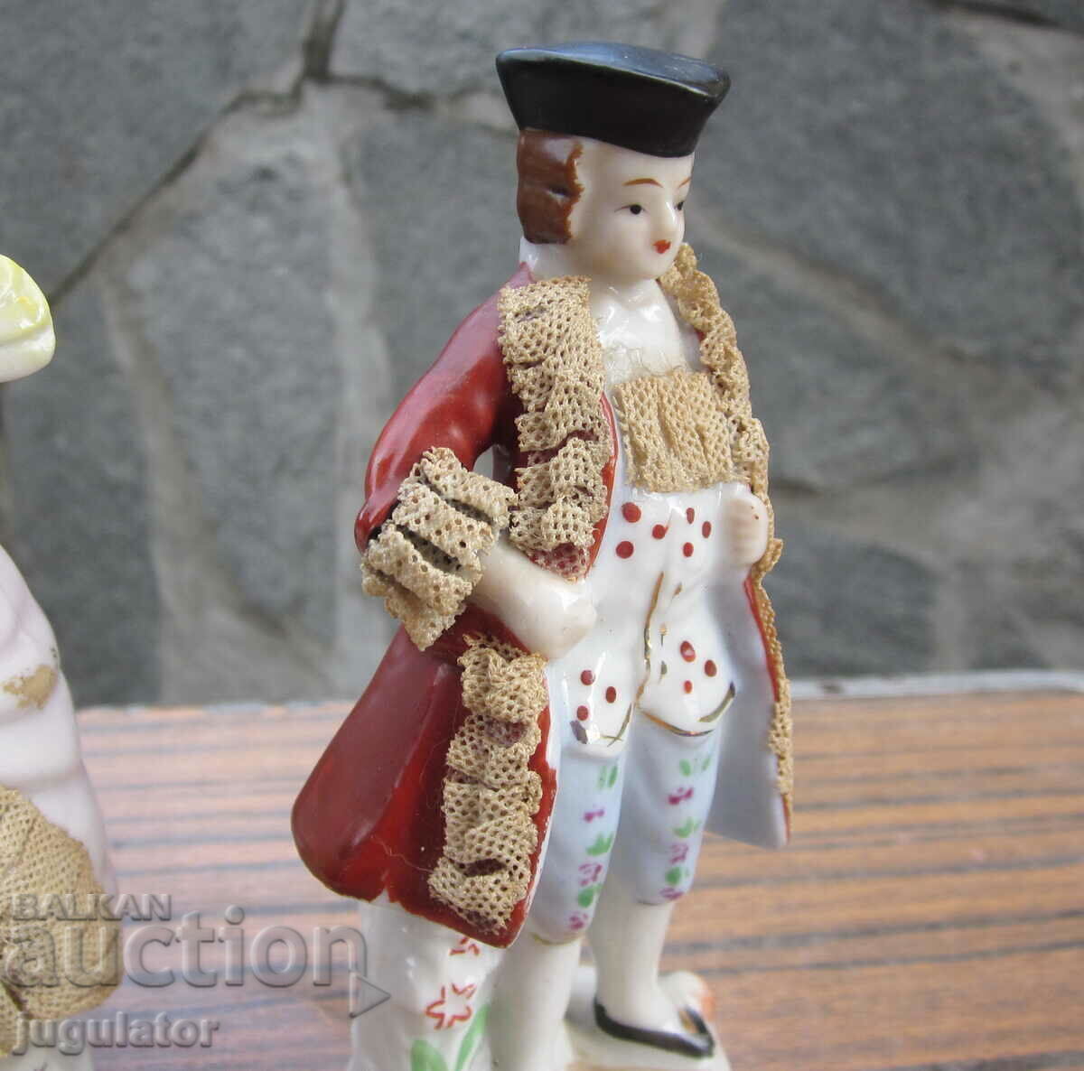 Delivery of vintage porcelain figurines statuettes woman and man FOREIGN