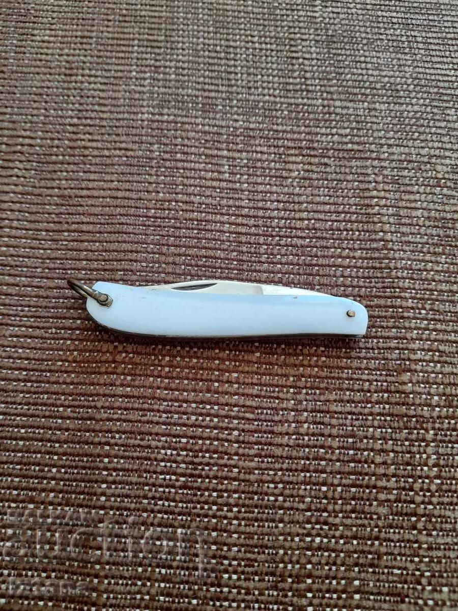 Old pocket knife, Lark handle with price 37.00 BGN | € 18.92 Old pocket knife, Lark handle with price 37.00 BGN | € 18.92