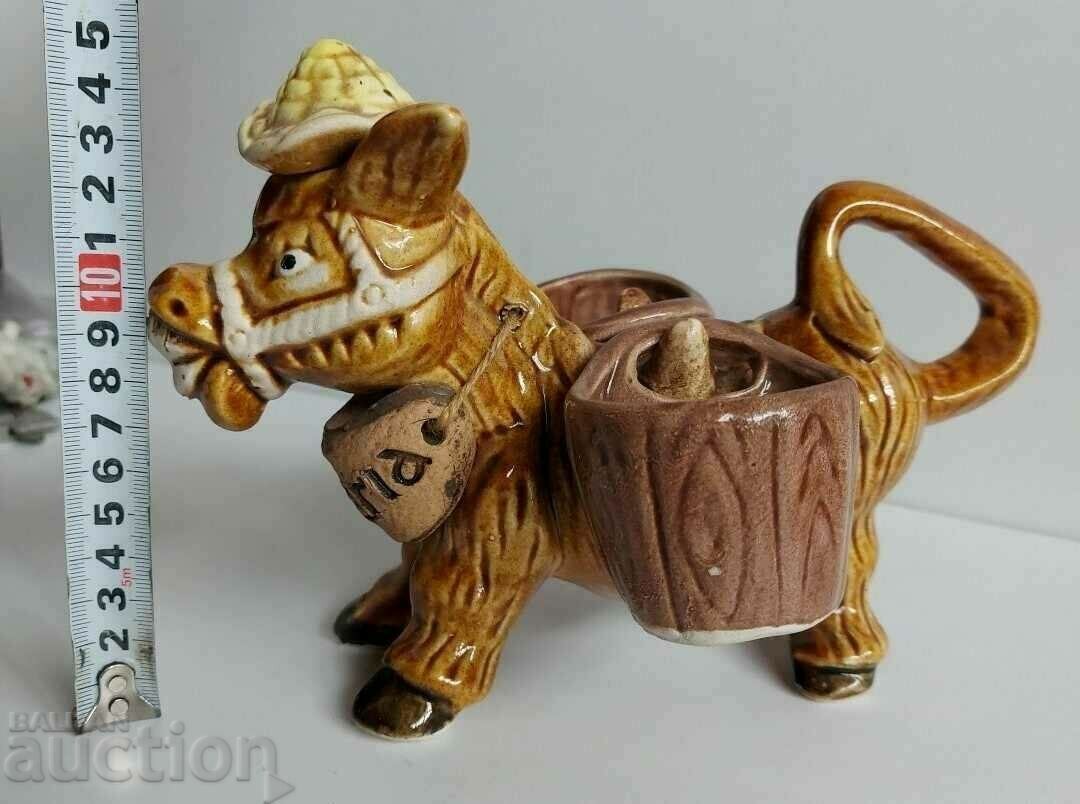 . КЕРАМИЧНА БЪЛГАРСКА ГАРАФА МАГАРЕ КОН РАКИЯ ЧАШИ ЧАША с цена 12.00 лв. | € 6.14 . КЕРАМИЧНА БЪЛГАРСКА ГАРАФА МАГАРЕ КОН РАКИЯ ЧАШИ ЧАША с цена 12.00 лв. | € 6.14